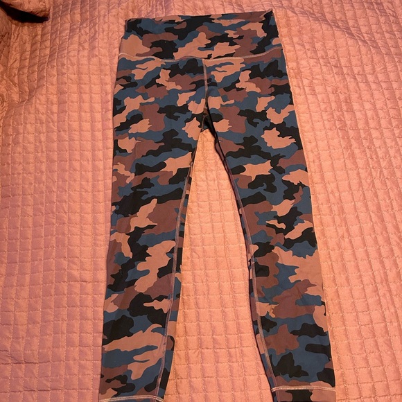 Lululemon Wunder Train High Rise - Picture 2 of 8